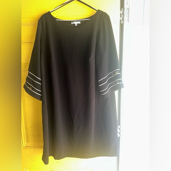 Sandra Darren Tops - Sandra Darren Black Tunic with White Sleeve Stripes